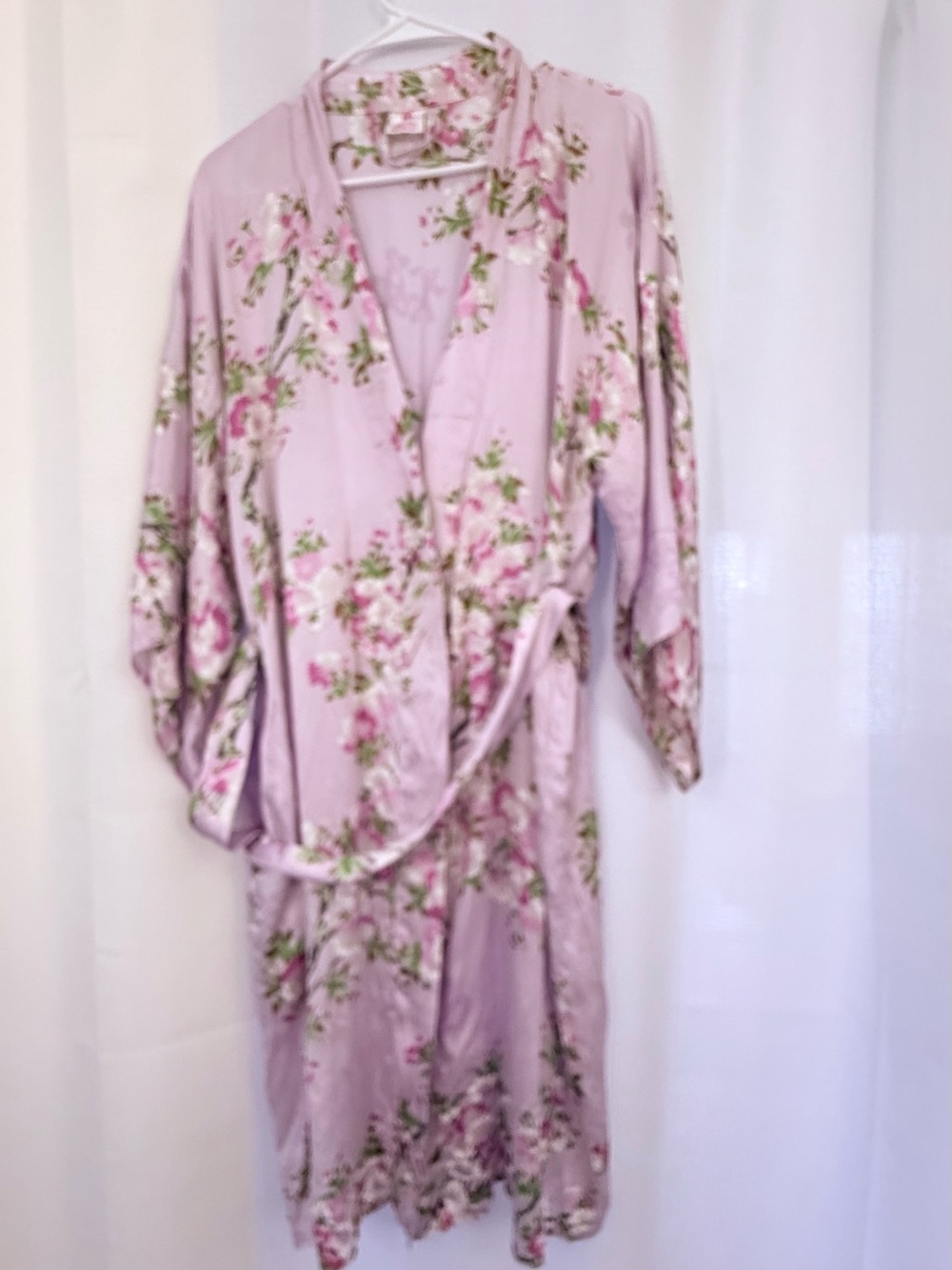 Japanese robe
100% Silk
Beautiful Floral Design
